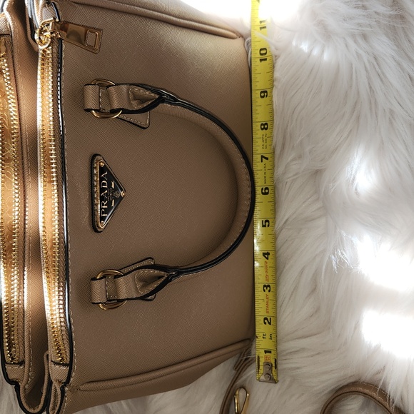 Tan Purse with Gold Accents - Picture 3 of 7